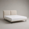 Letto matrimoniale imbottito con testiera rettangolare in tessuto beige e gambe in acciaio nero 160x200 cm