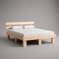 Letto matrimoniale in legno di pino naturale con testiera a doghe e struttura rettangolare 160 x 200 cm